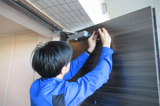 ドアクローザー修理