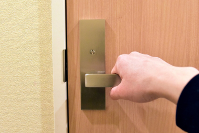 室内ドアの修理